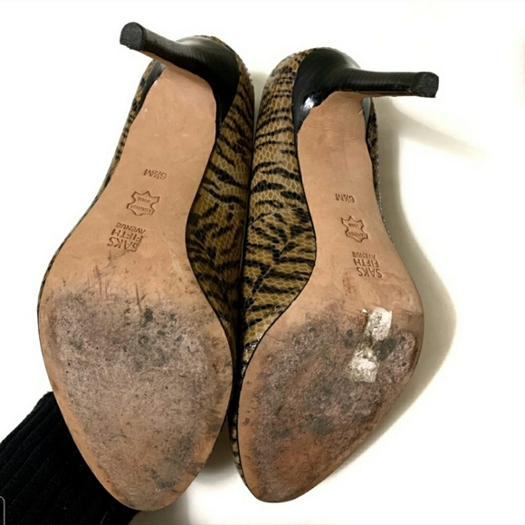 Saks Fifth Ave brand snakeskin heels - Picture 6 of 6